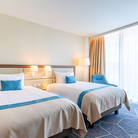 คราวน์ พลาซา มาสทริชท์ Hotel ภายนอก รูปภาพ