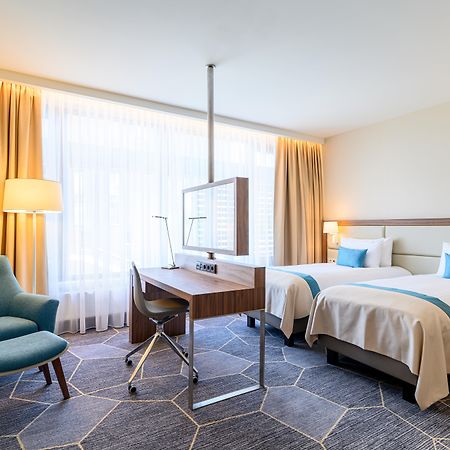 คราวน์ พลาซา มาสทริชท์ Hotel ภายนอก รูปภาพ