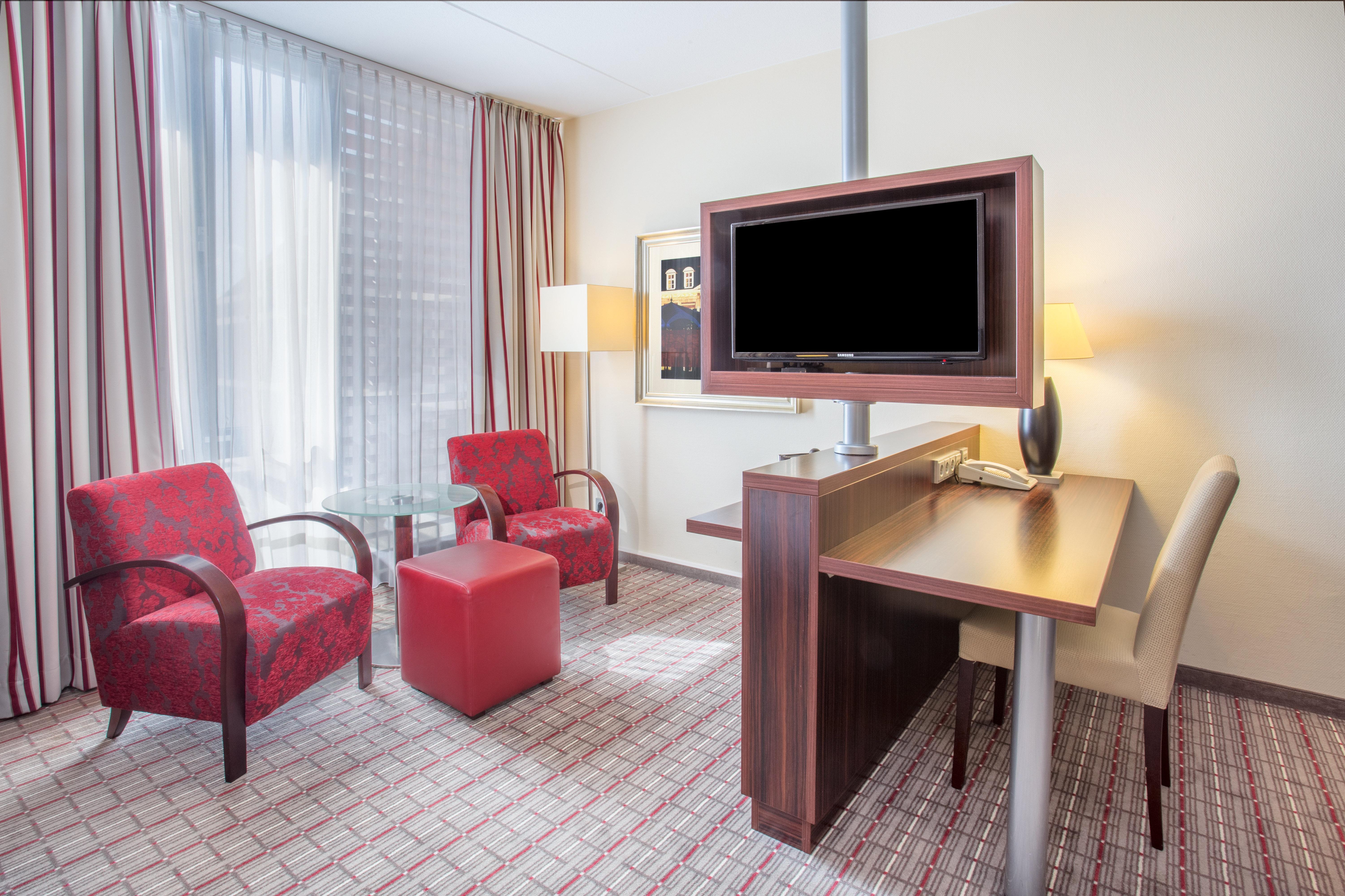 คราวน์ พลาซา มาสทริชท์ Hotel ภายนอก รูปภาพ