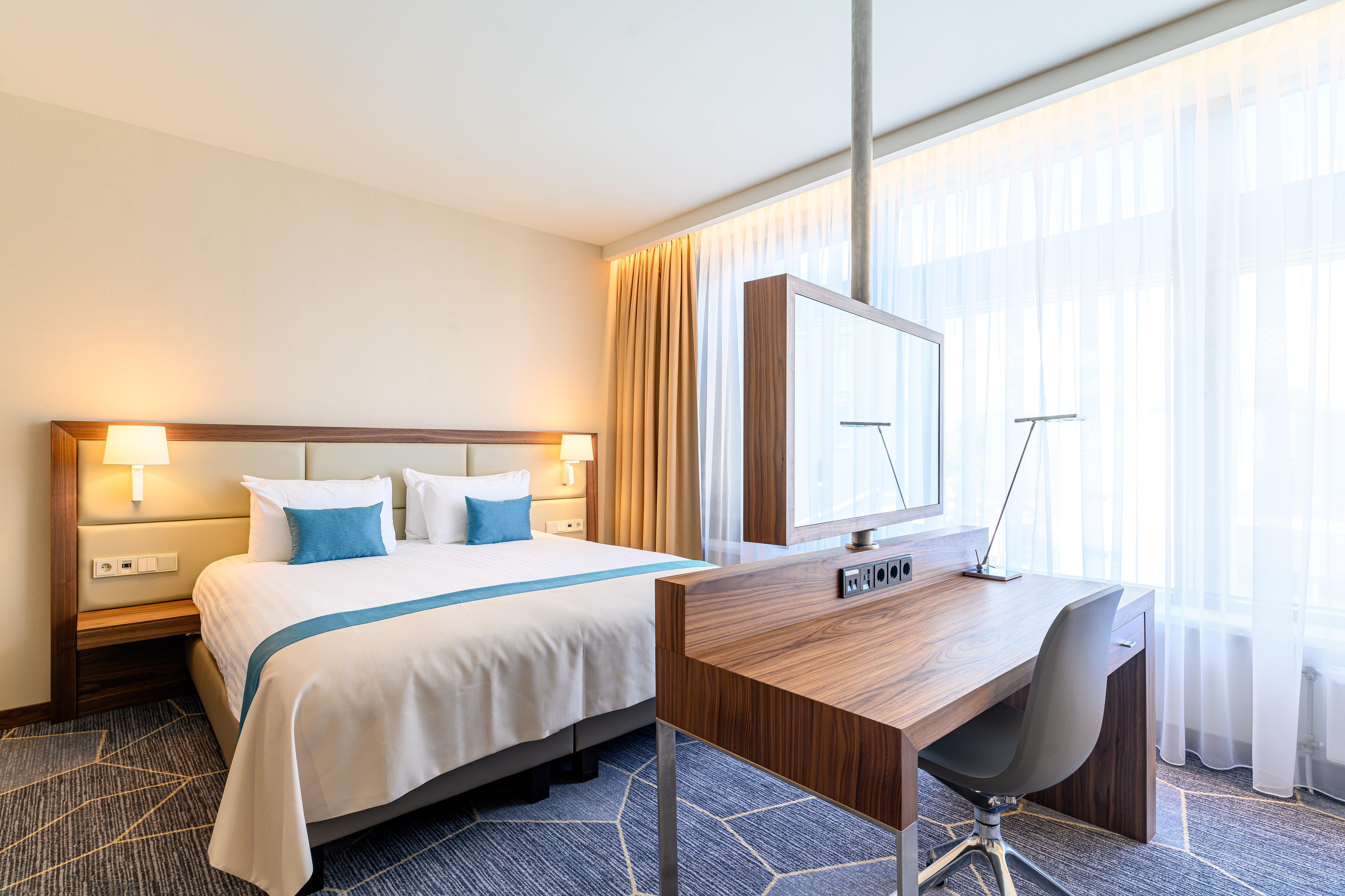 คราวน์ พลาซา มาสทริชท์ Hotel ภายนอก รูปภาพ