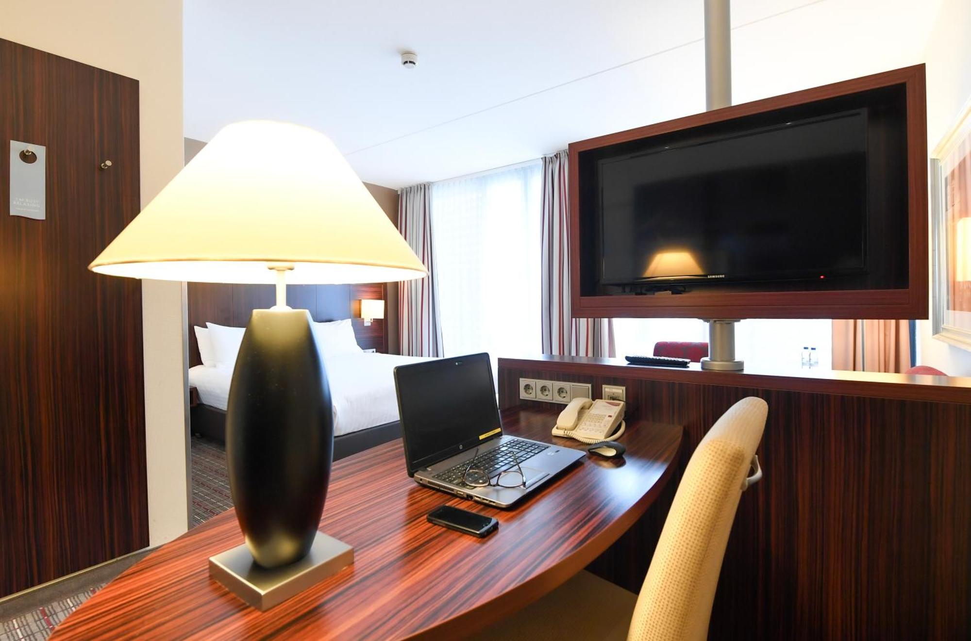 คราวน์ พลาซา มาสทริชท์ Hotel ภายนอก รูปภาพ