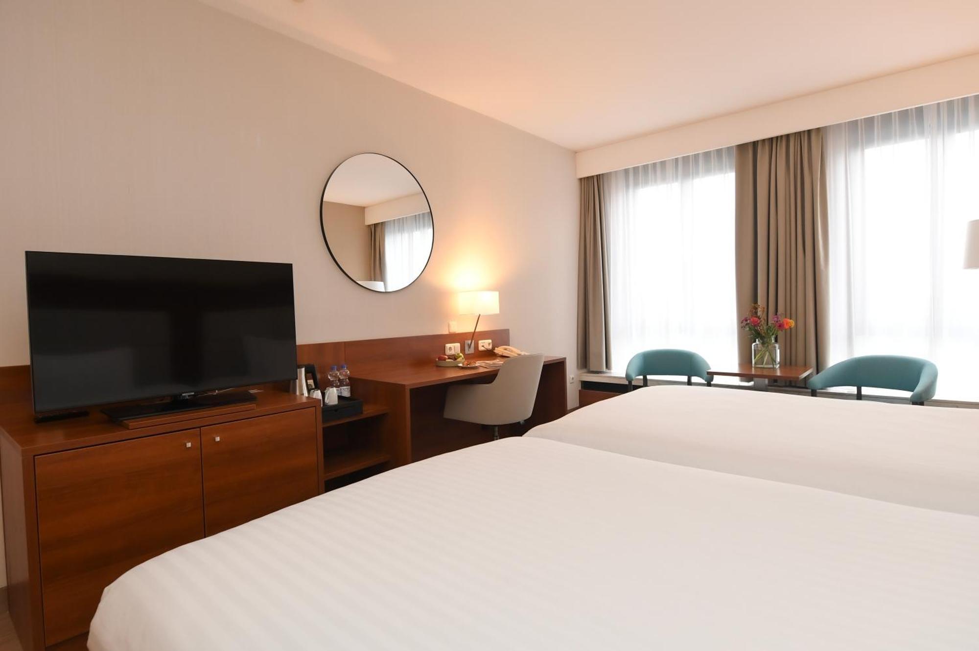 คราวน์ พลาซา มาสทริชท์ Hotel ภายนอก รูปภาพ