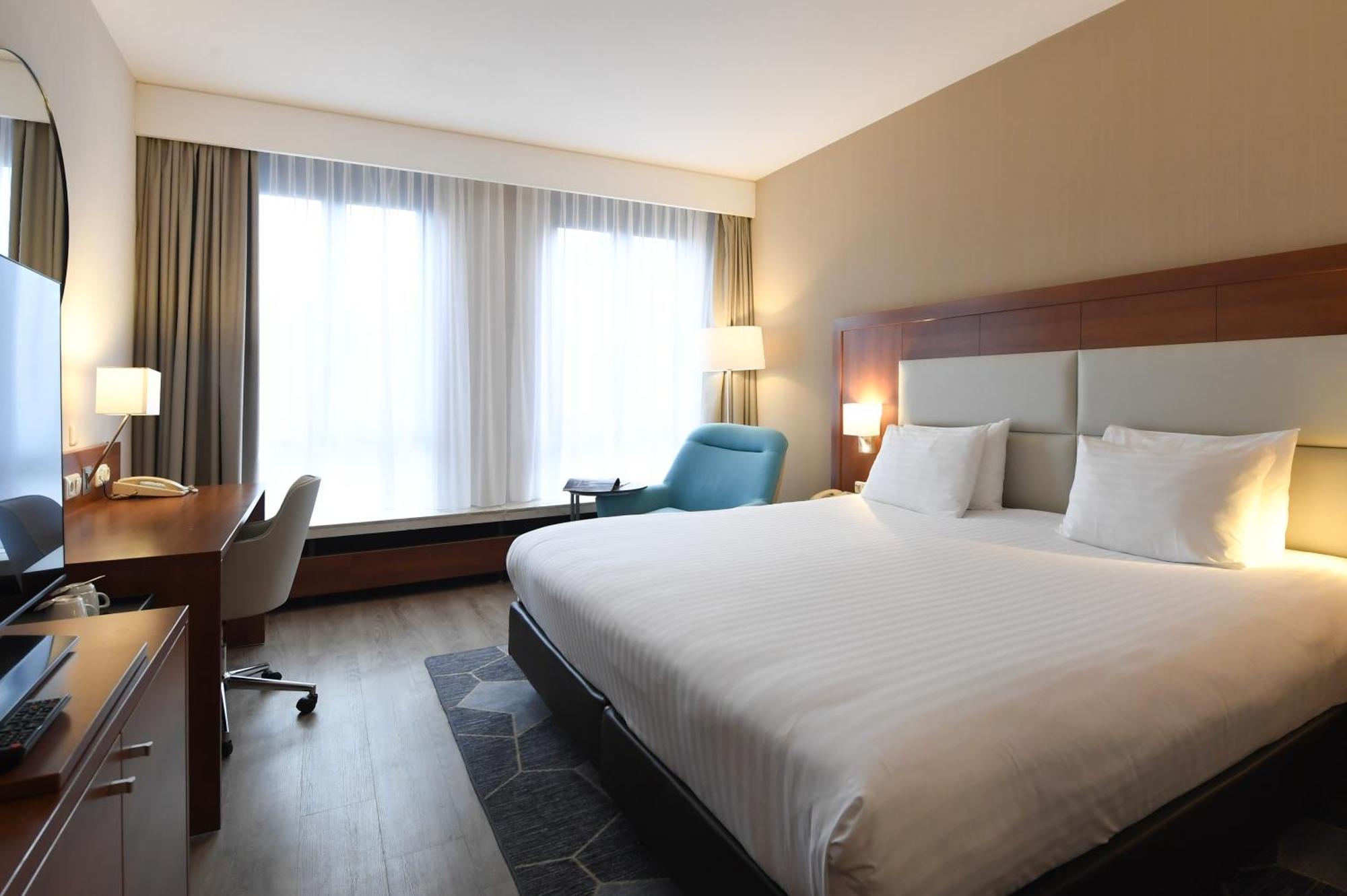 คราวน์ พลาซา มาสทริชท์ Hotel ภายนอก รูปภาพ