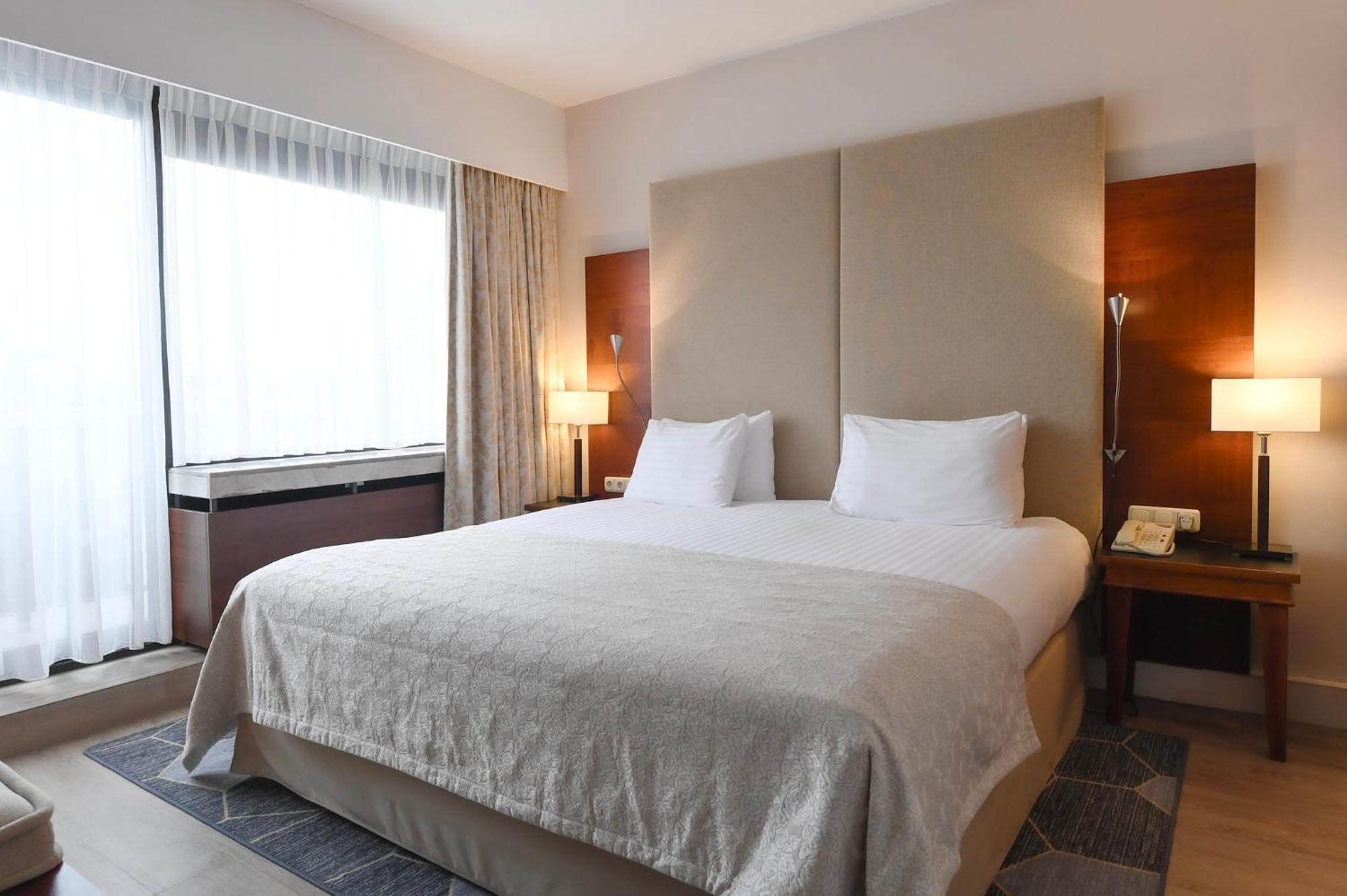 คราวน์ พลาซา มาสทริชท์ Hotel ภายนอก รูปภาพ