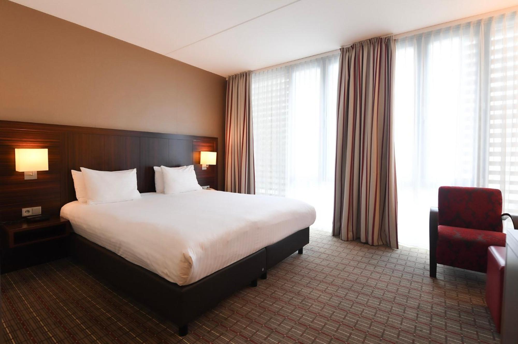 คราวน์ พลาซา มาสทริชท์ Hotel ภายนอก รูปภาพ