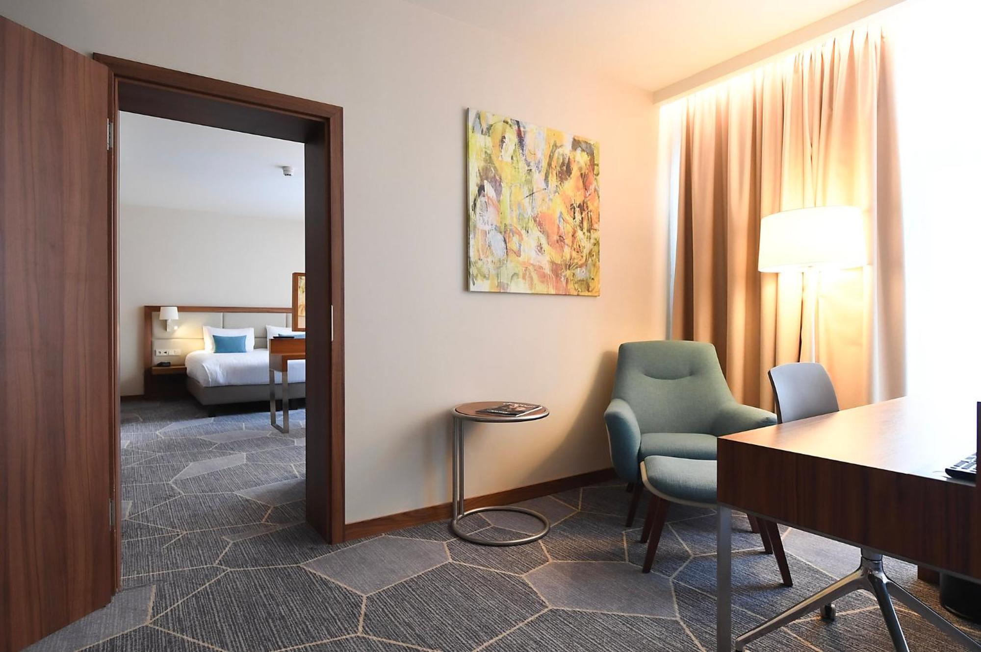 คราวน์ พลาซา มาสทริชท์ Hotel ภายนอก รูปภาพ