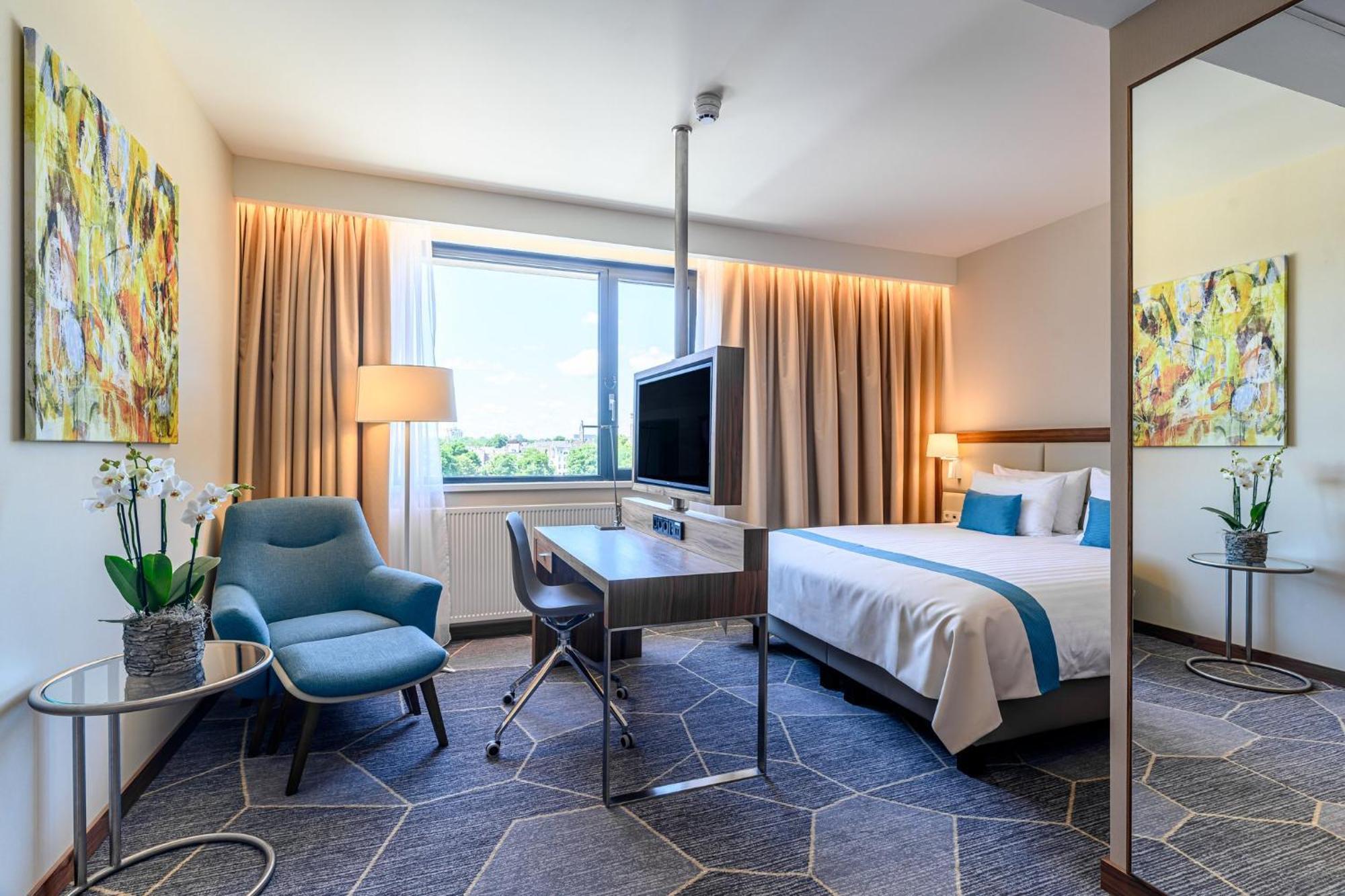 คราวน์ พลาซา มาสทริชท์ Hotel ภายนอก รูปภาพ