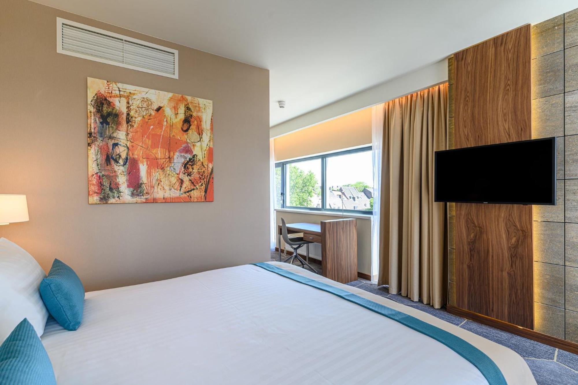 คราวน์ พลาซา มาสทริชท์ Hotel ภายนอก รูปภาพ