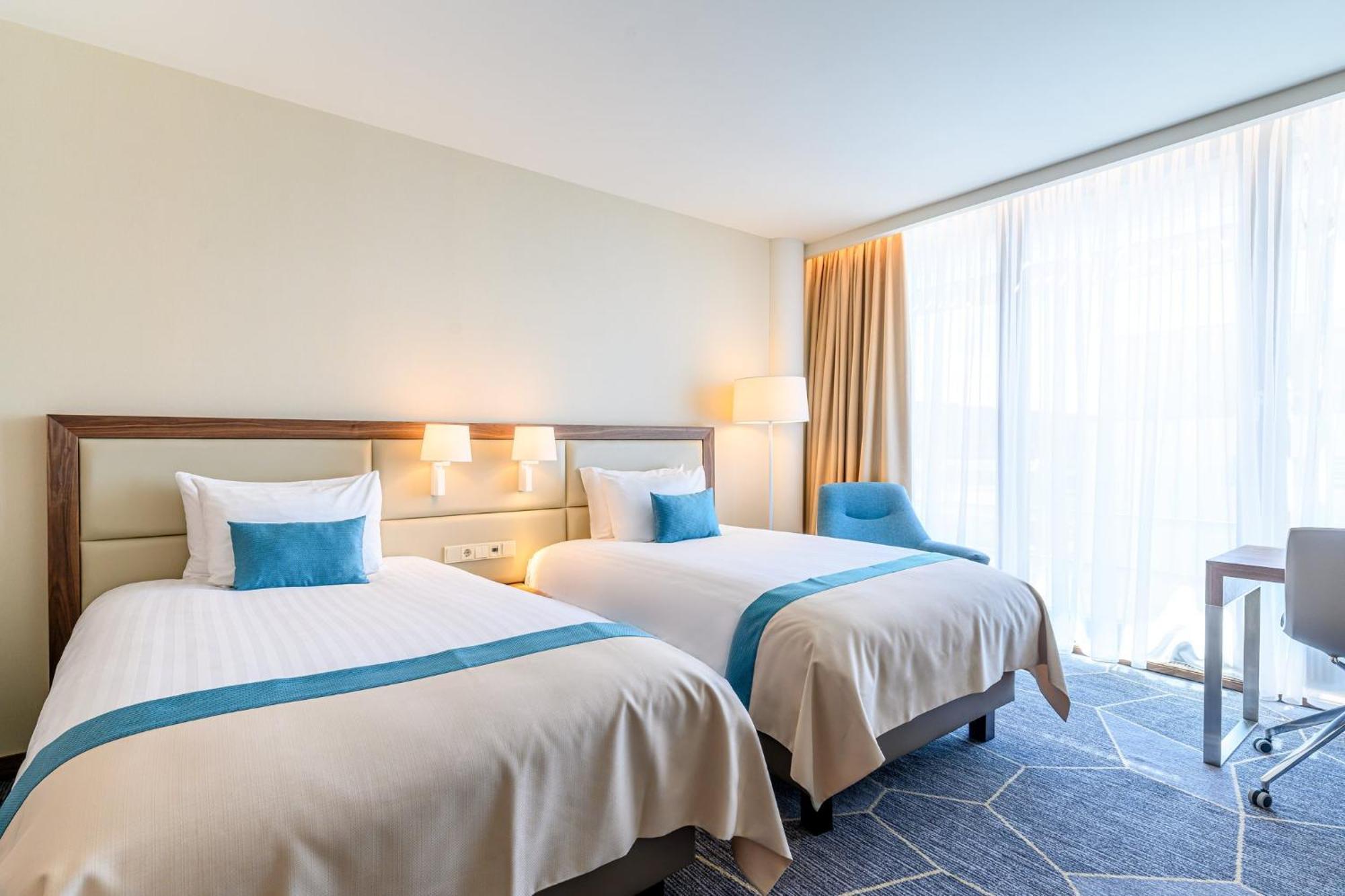 คราวน์ พลาซา มาสทริชท์ Hotel ภายนอก รูปภาพ