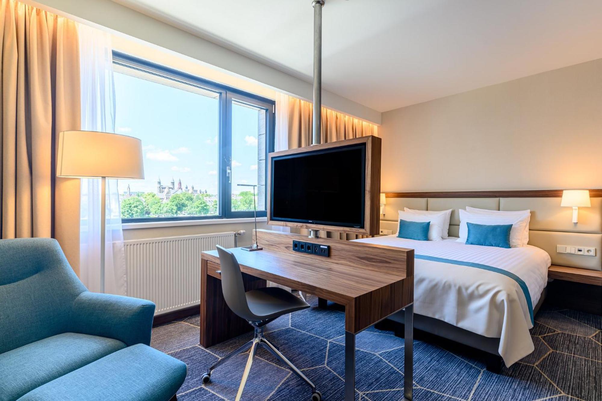 คราวน์ พลาซา มาสทริชท์ Hotel ภายนอก รูปภาพ