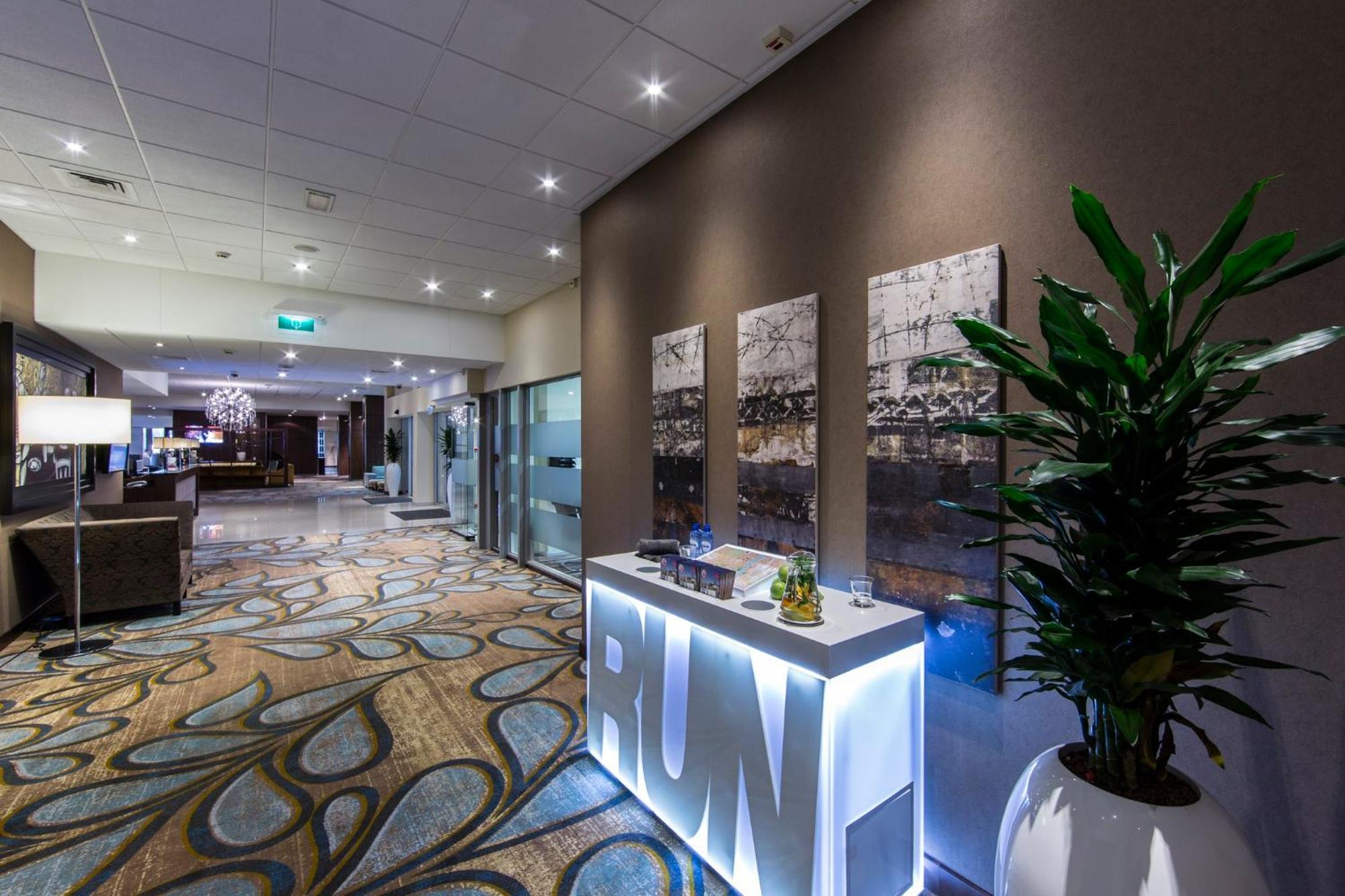 คราวน์ พลาซา มาสทริชท์ Hotel ภายนอก รูปภาพ
