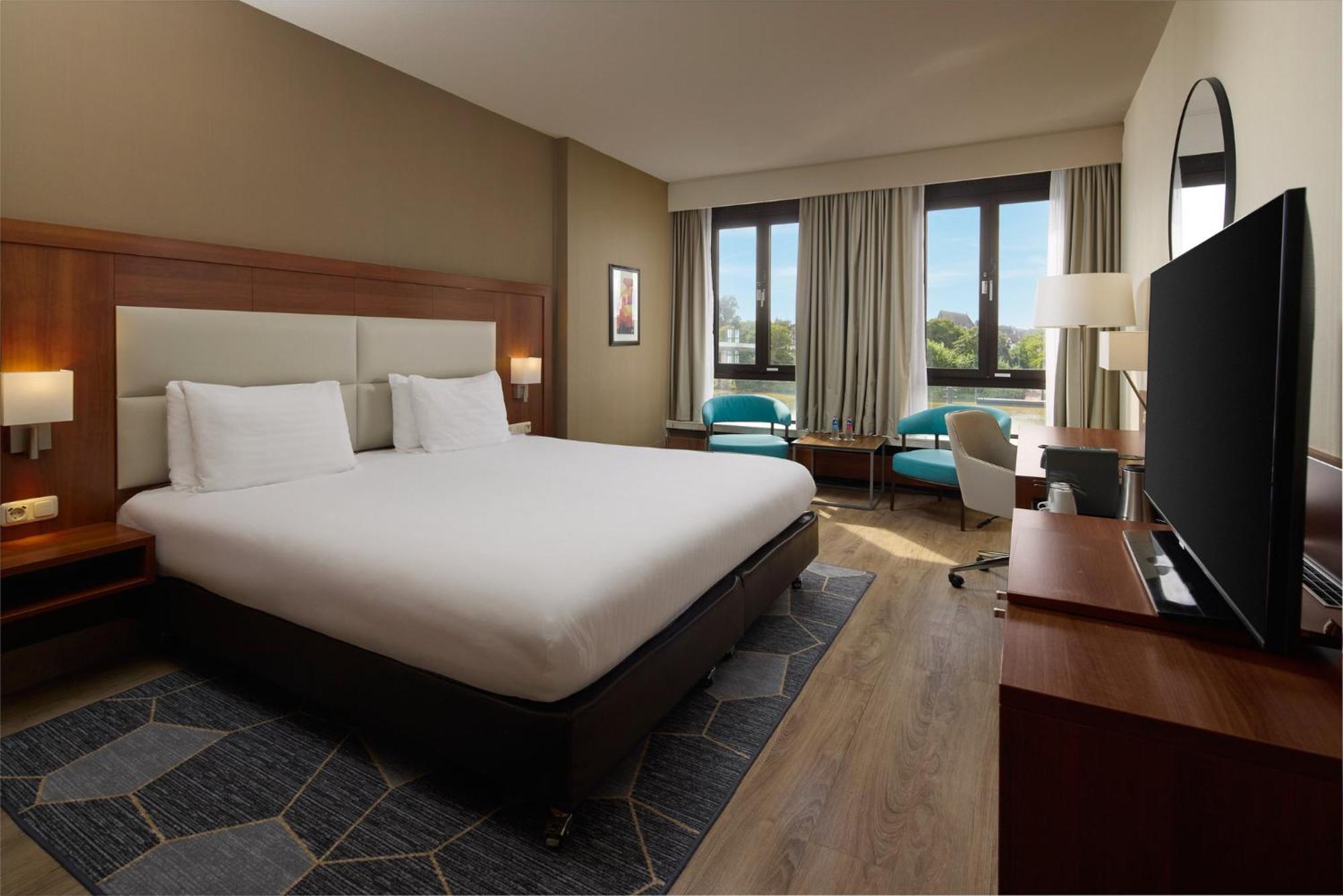 คราวน์ พลาซา มาสทริชท์ Hotel ภายนอก รูปภาพ