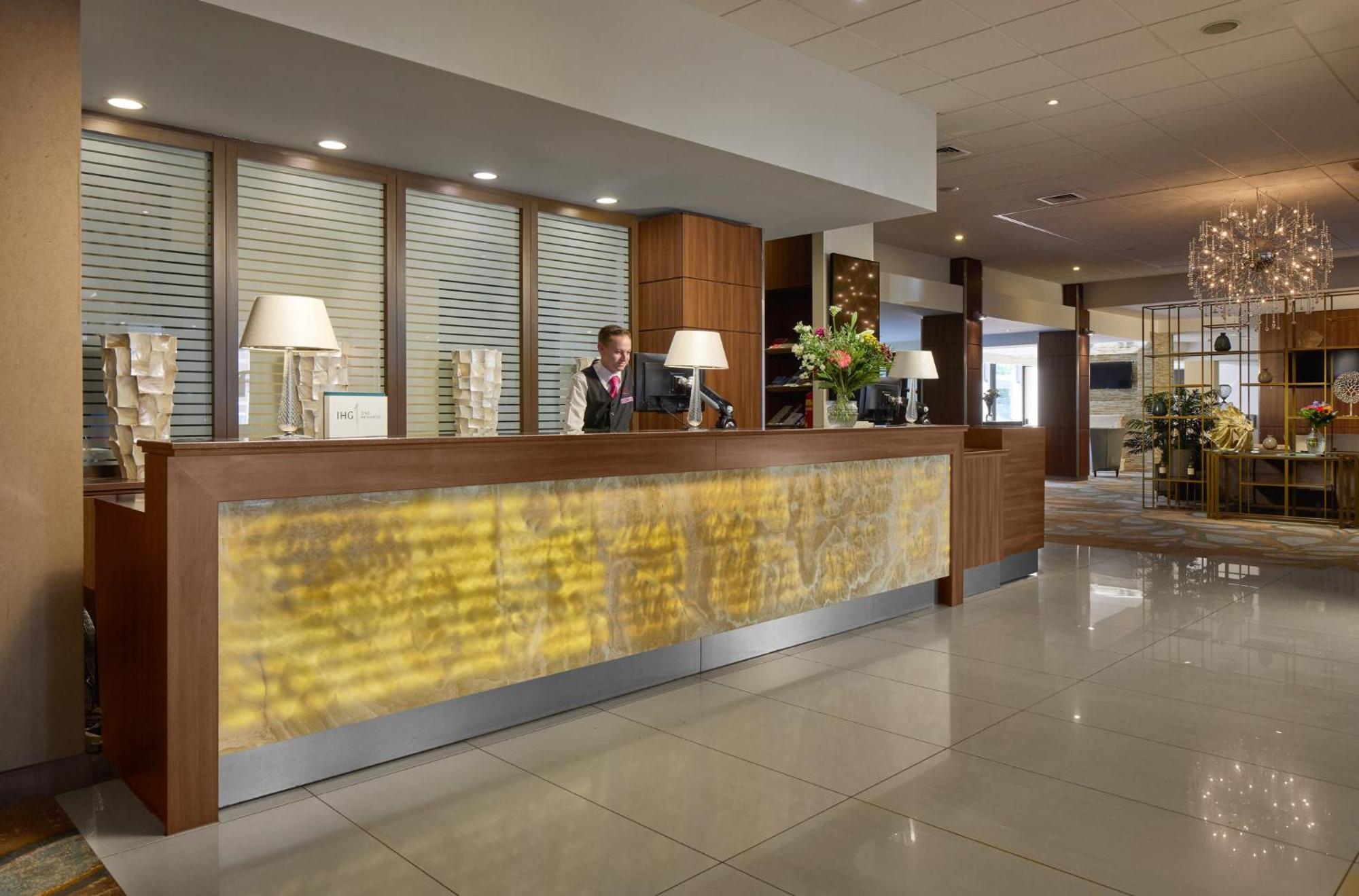 คราวน์ พลาซา มาสทริชท์ Hotel ภายนอก รูปภาพ