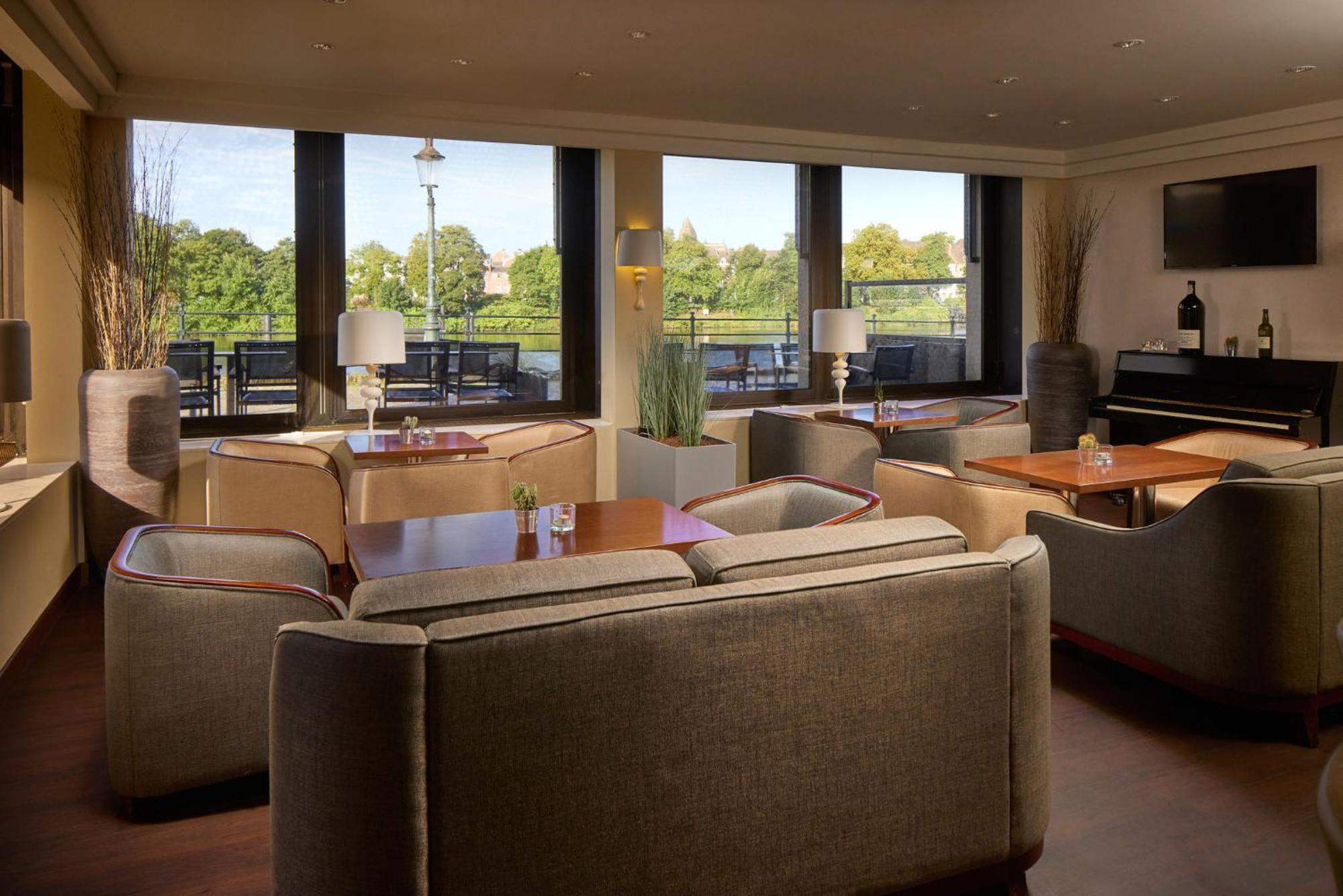 คราวน์ พลาซา มาสทริชท์ Hotel ภายนอก รูปภาพ