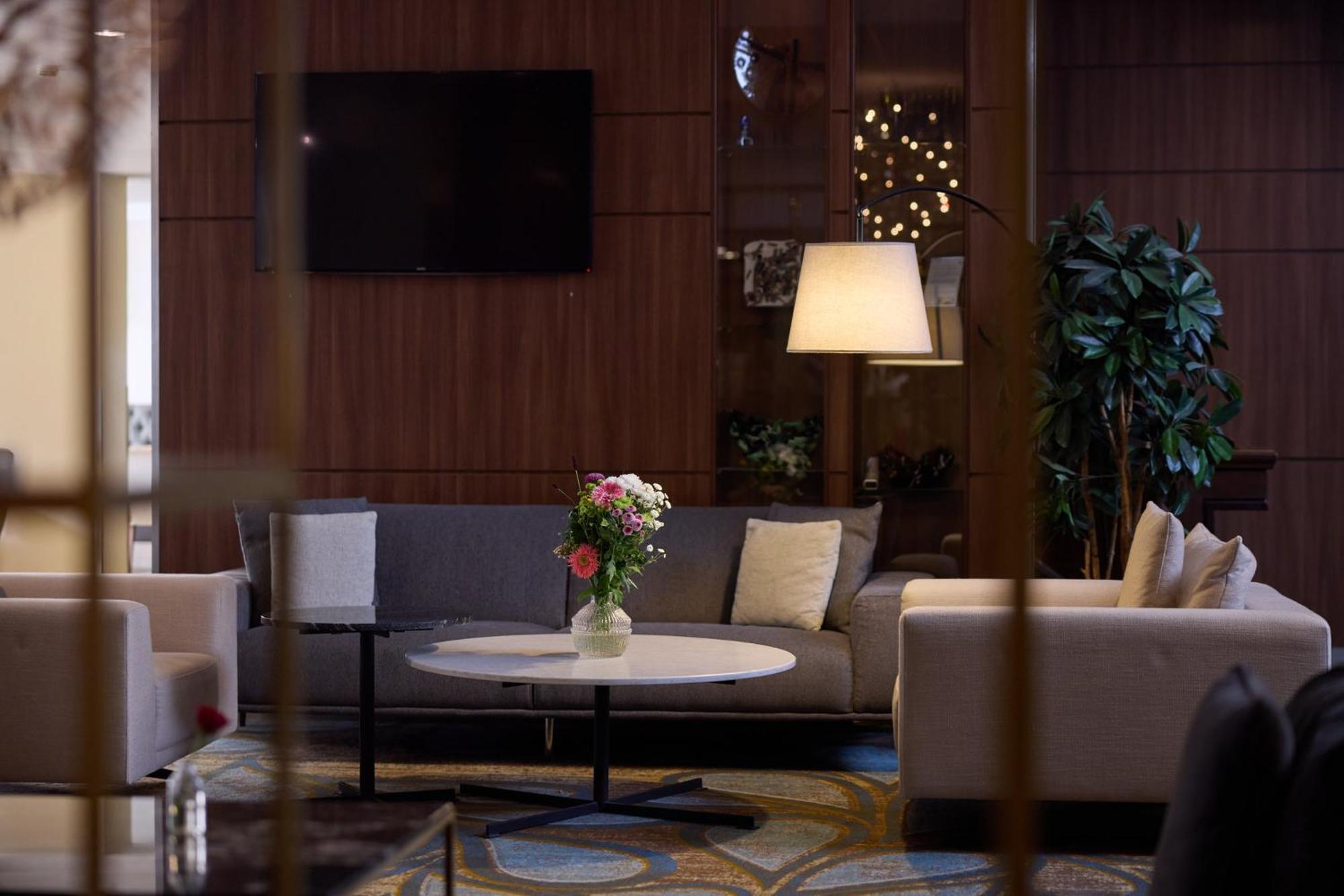 คราวน์ พลาซา มาสทริชท์ Hotel ภายนอก รูปภาพ