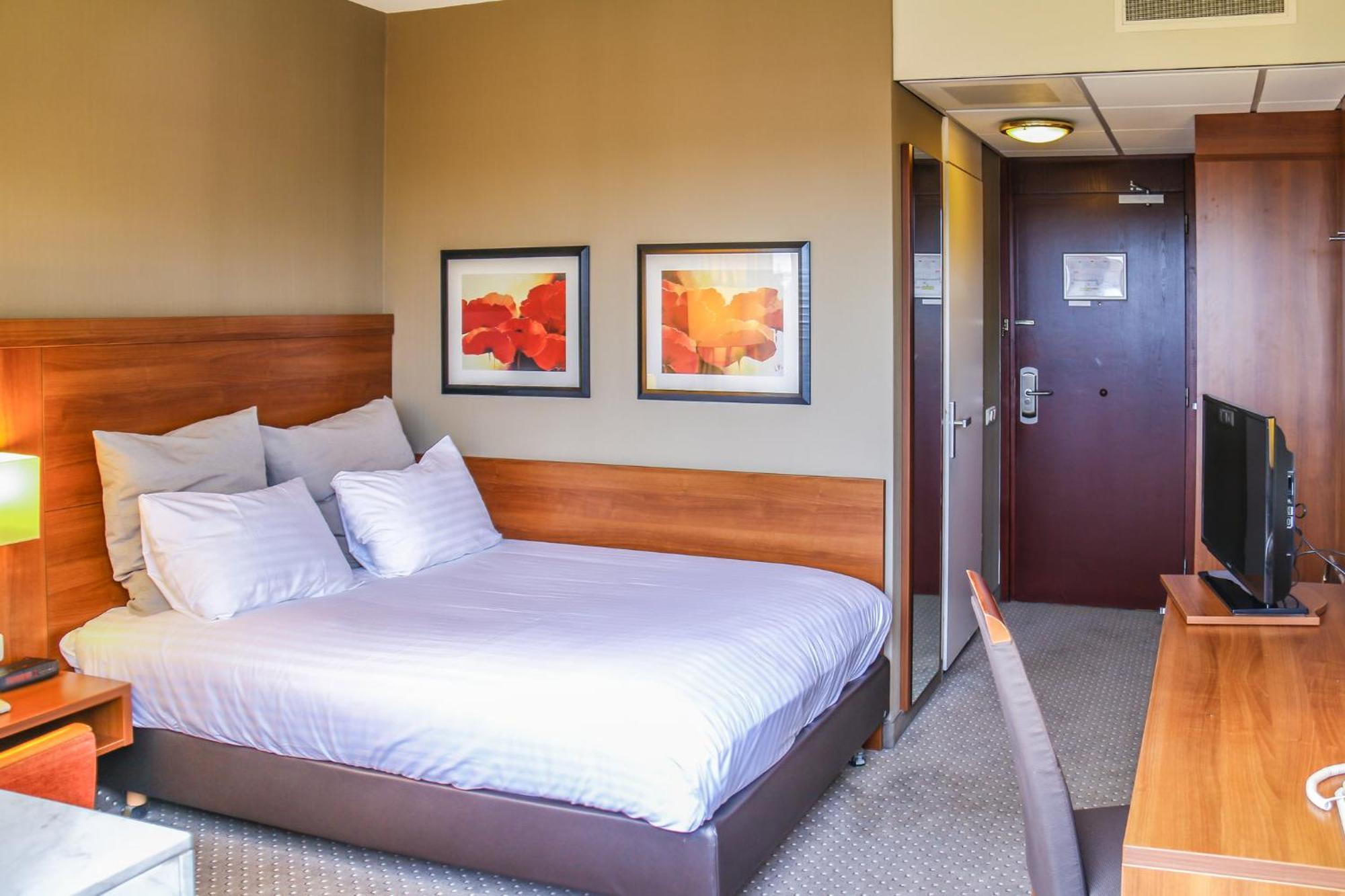 คราวน์ พลาซา มาสทริชท์ Hotel ภายนอก รูปภาพ