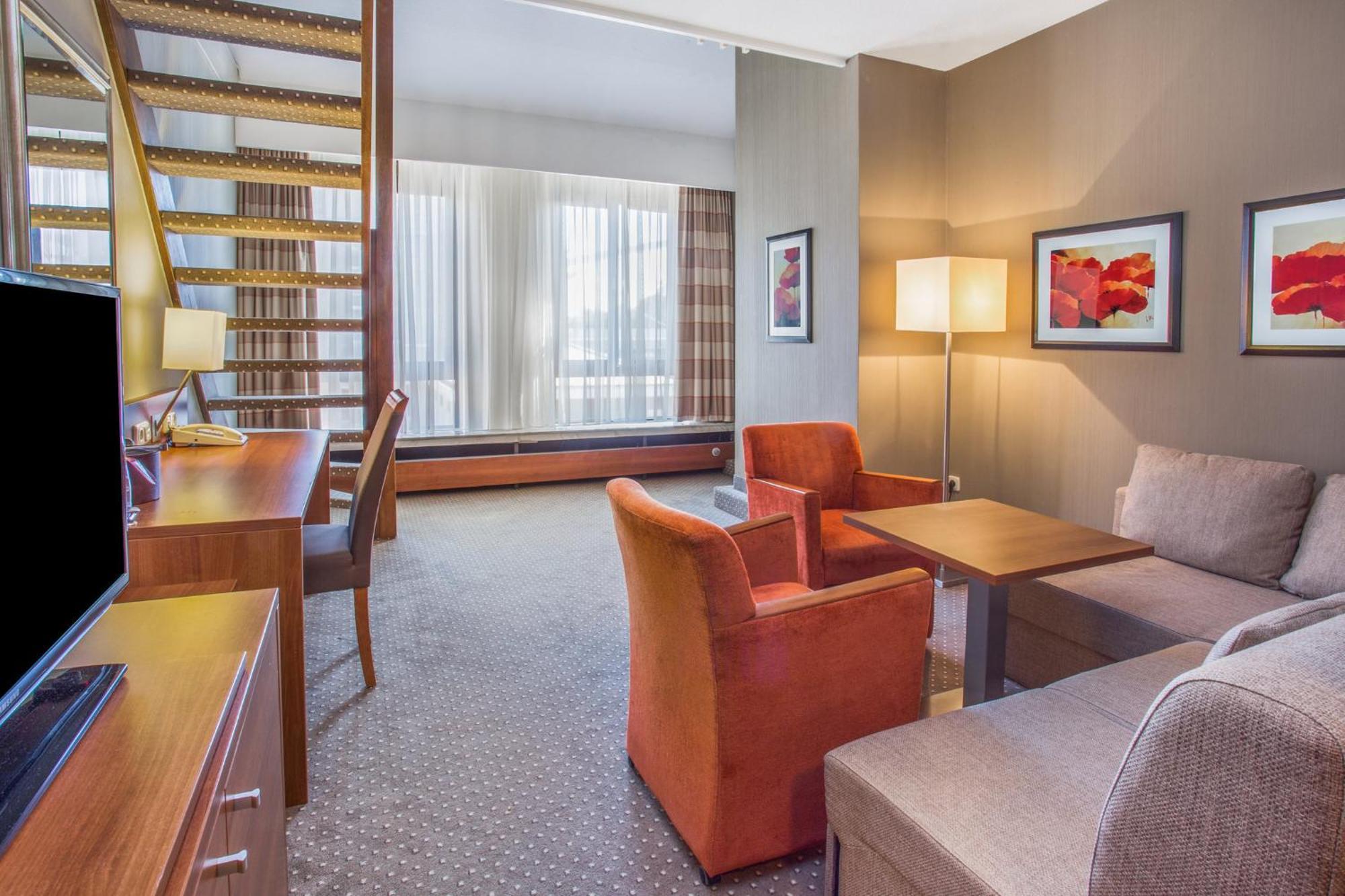 คราวน์ พลาซา มาสทริชท์ Hotel ภายนอก รูปภาพ